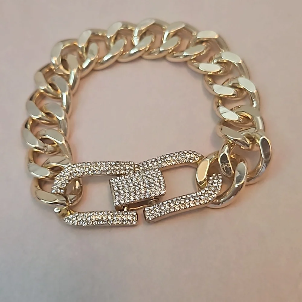 KENDALL & KYLIE Watch and Bracelet gift 🎁 set - Picture 5 of 9